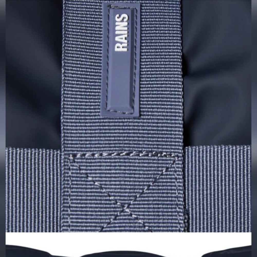 NWT Rains Waterproof Blanket Navy $125 retail - Picture 5 of 6